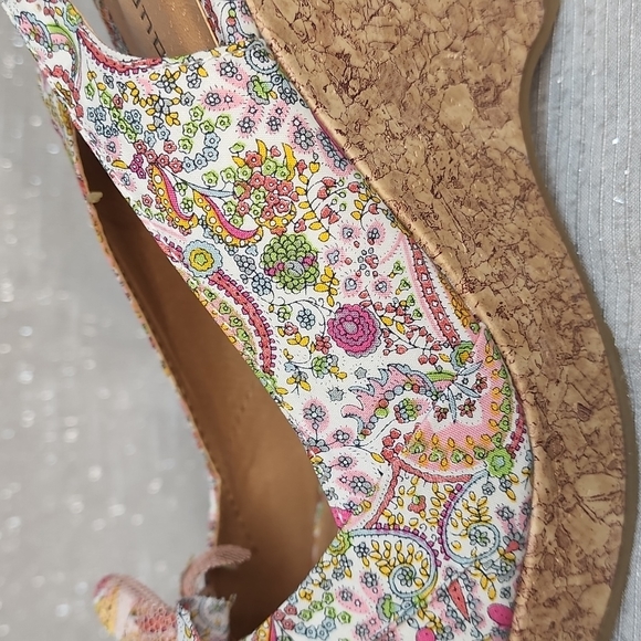 Paisley Sling Back Wedges (Sz 8.5) - Picture 9 of 11
